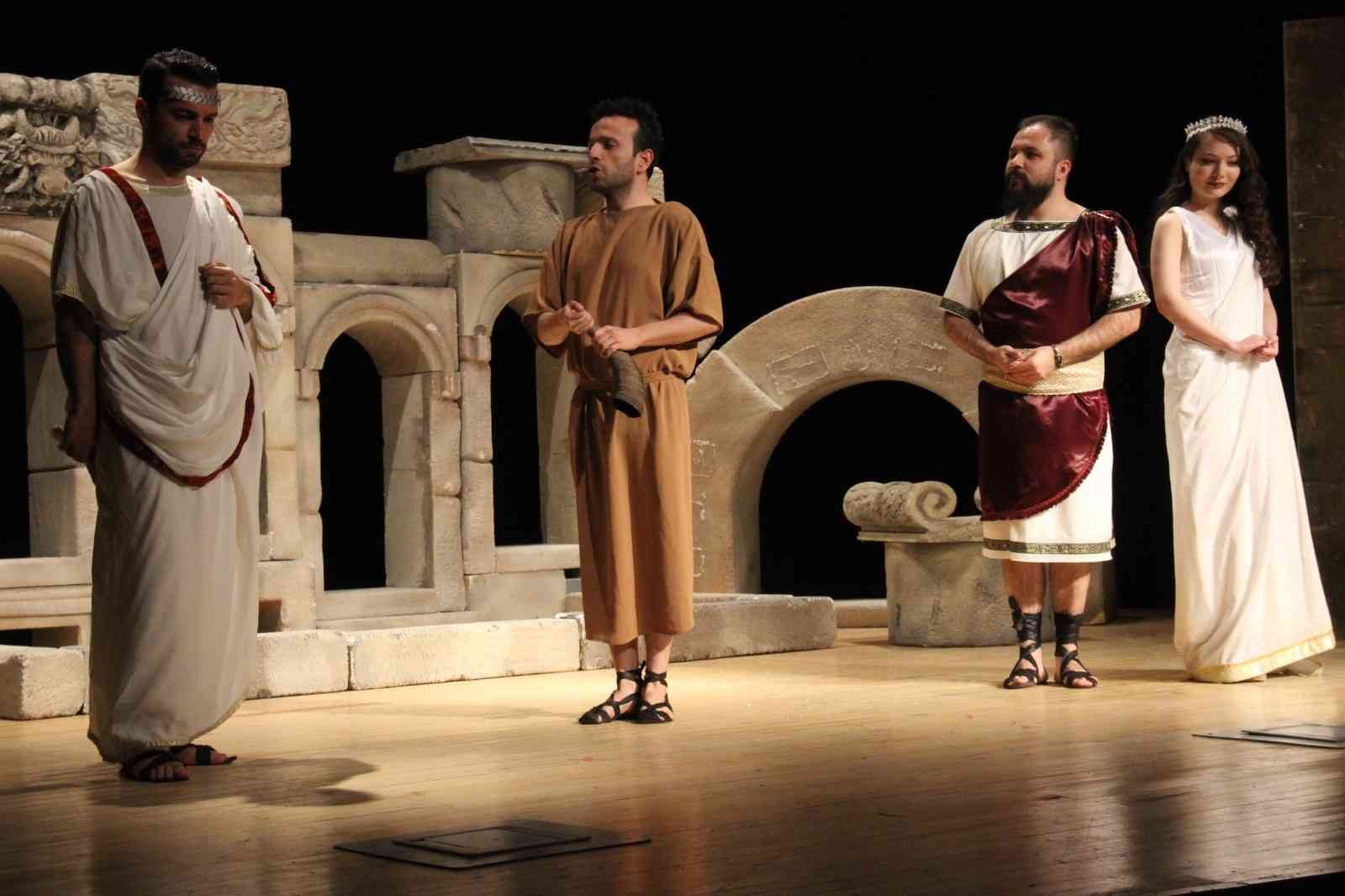Basilica Tası Gümüşten adlı tiyatro oyunu kadınlar için sergilendi #yozgat