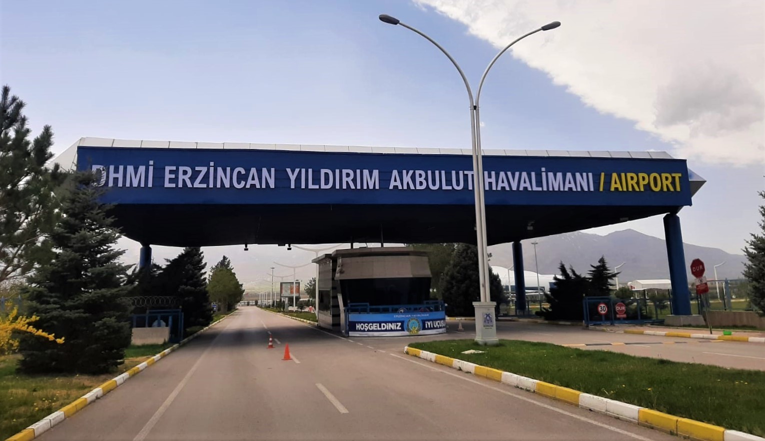 Erzincan’da uçak seferlerinin düşürülmesi tepki çekti #erzincan