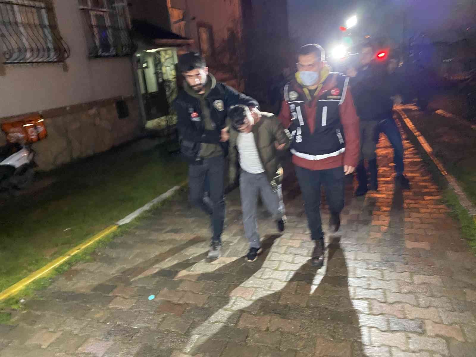 İstanbul’da uyuşturucu satıcılarına operasyon: 20 kişi yakalandı