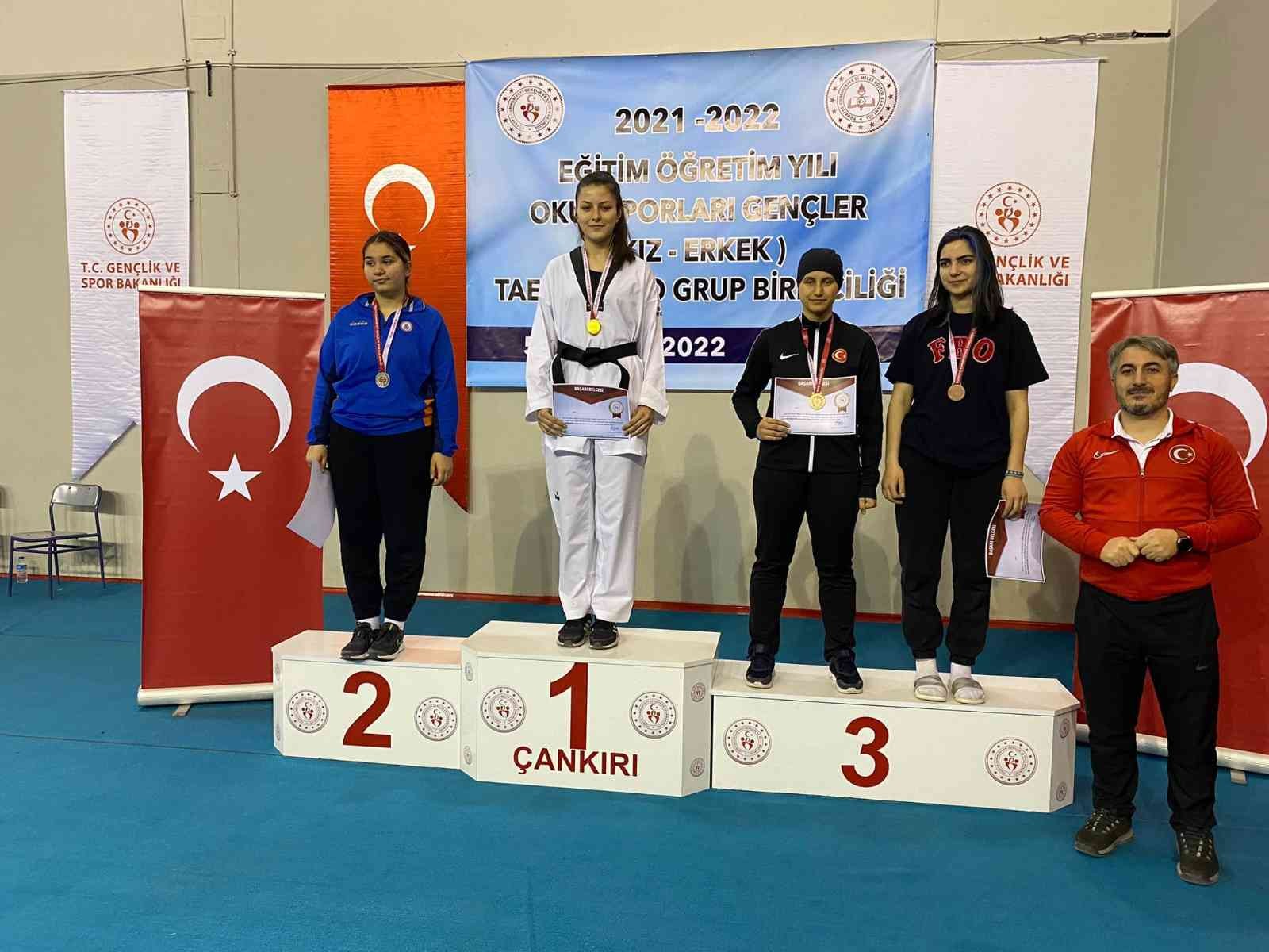 Milli sporcu Livanur Tiryakioğlu, Çankırı’dan şampiyonlukla döndü #zonguldak