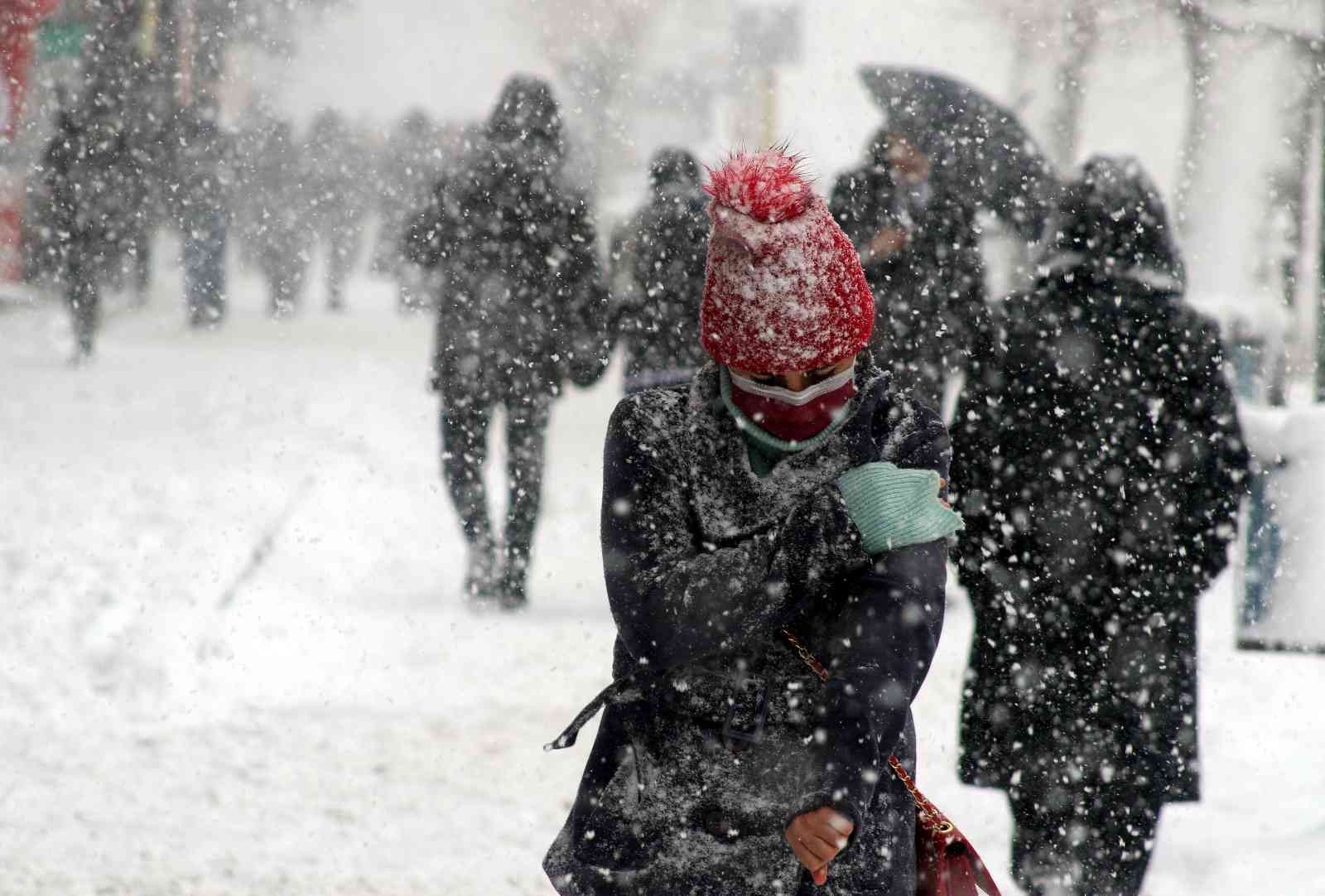 Doğu Anadolu’da kar yağışı yeniden etkisini artırdı #erzincan