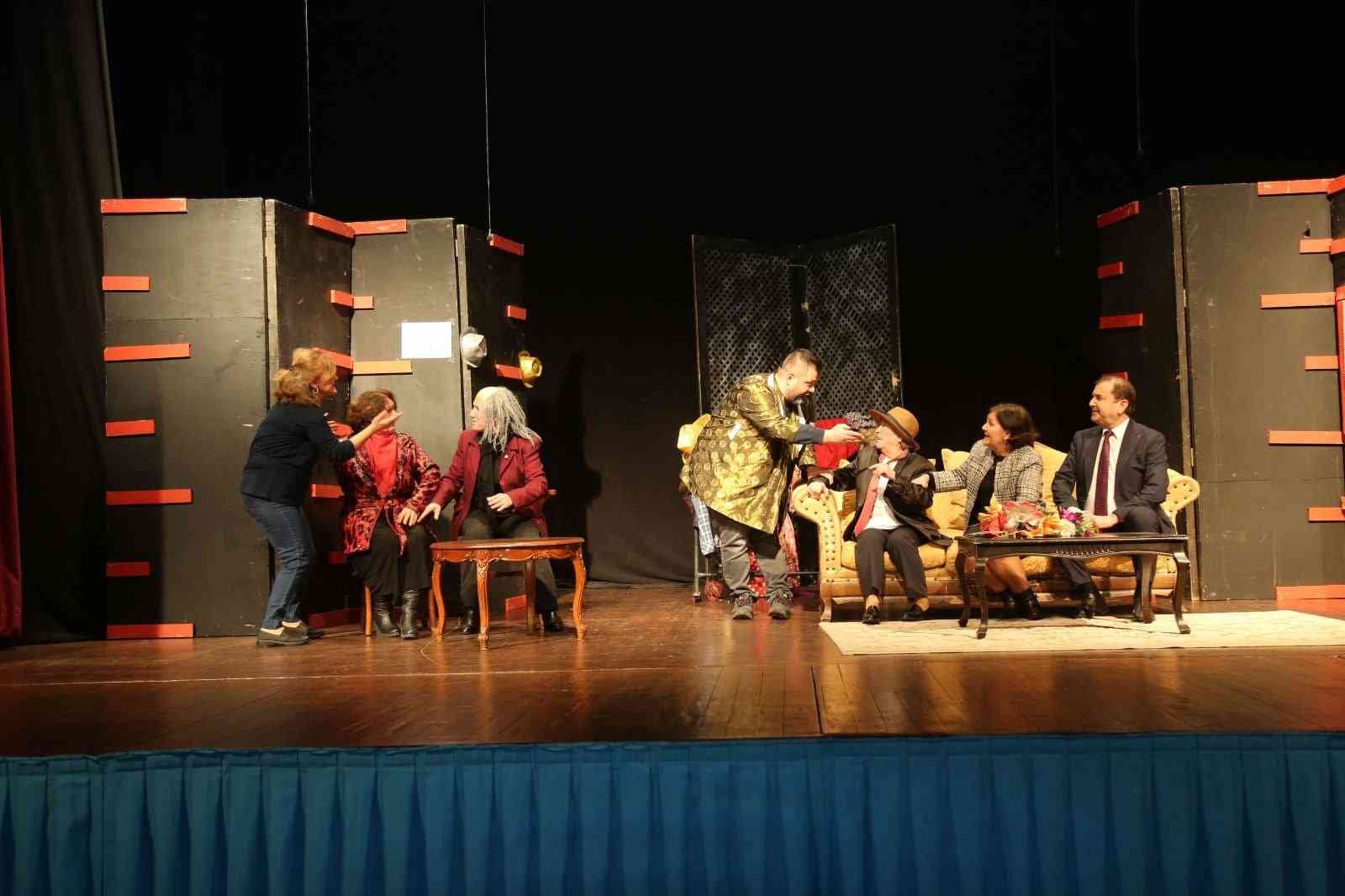 Gölcüklü kadınlardan tiyatro gösterisi #kocaeli