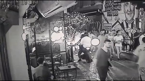 Beşiktaş’taki cinayet öncesi mekana ateş açıldığı anlar kamerada