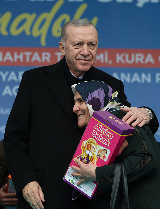 son-dakika-baskan-erdogan-sehirlerimizi-eskisinden-daha-guzel-hale-getirecegiz-1737722933600.jpeg