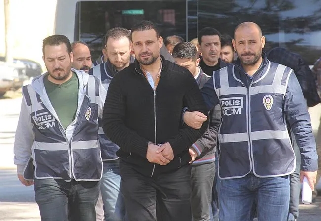 Hakkında tutuklama kararı çıkarılmıştı: Sahte e-imza çetesi lideri Ziya Kadiroğlu, İstanbul’da kıskıvrak yakalandı!