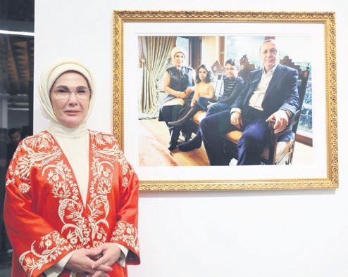 emine-erdogan-ara-guler-sergisini-acti-1761942318230.jpeg