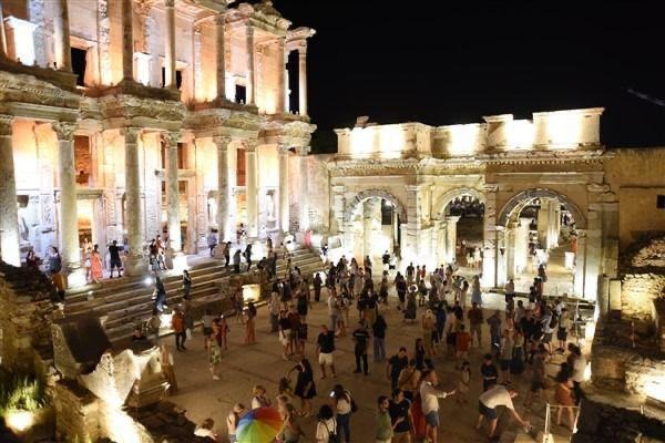 gece-muzeciligi-1-milyonu-asti-20-muze-ve-oren-yerinde-yeni-sezan-bosladi-1780342873473.jpg
