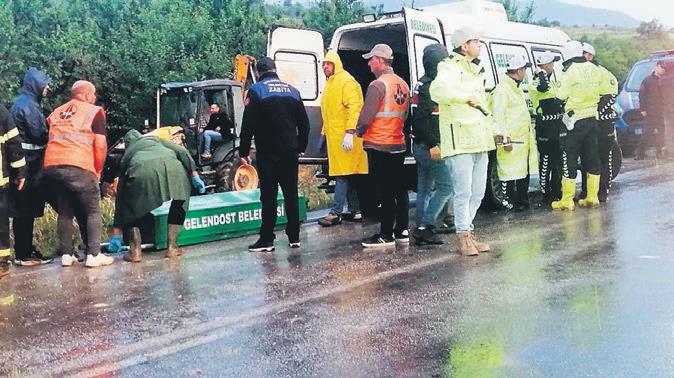 tur-midibusu-devrildi-5-olu-25-yarali-1781988548685.jpeg