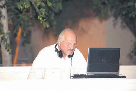 eski-esinin-arkadasi-ile-ask-yasiyor-1782835026215.jpeg