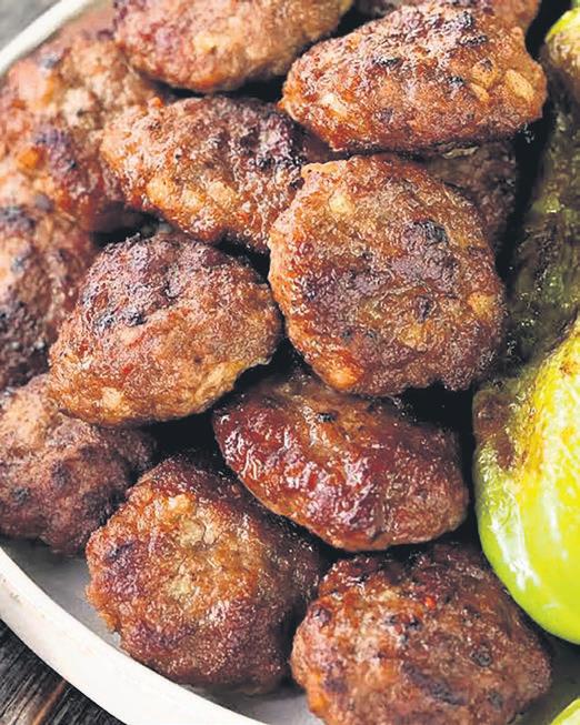 Популярные котлеты готовят с содой, курицей и овощами: три новых рецепта