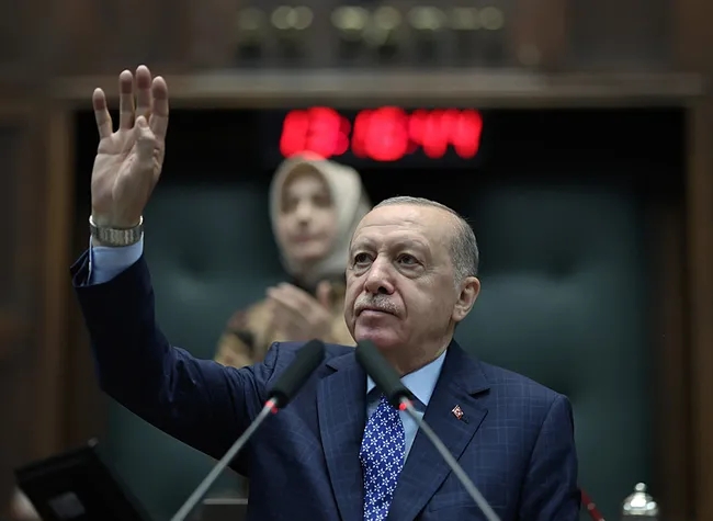 son-dakika-baskan-erdoganin-kirmizi-kaan-kravatinda-gok-vatanda-bagimsizlik-vurgusu-1793266032384.jpeg SON DAKİKA… Başkan Erdoğan’ın kırmızı KAAN kravatında gök vatanda bağımsızlık vurgusu