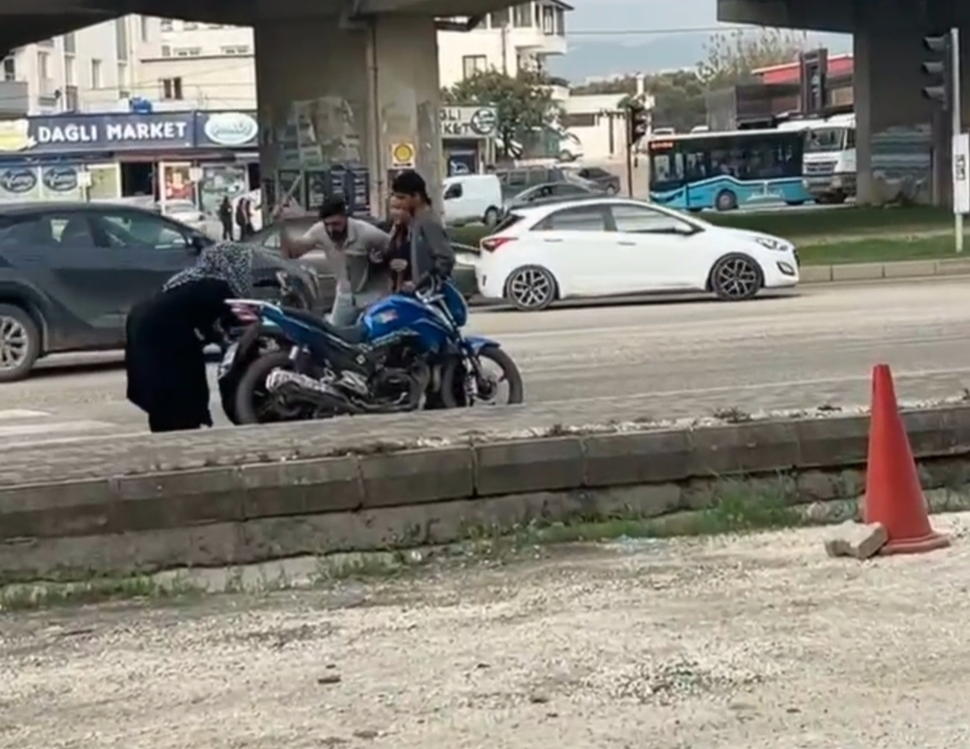 trafikte-sopali-kavgada-2-surucuye-360-bin-tl-ceza-1793434163119.jpg