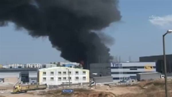 Tuzla’da boya fabrikasında yangın!