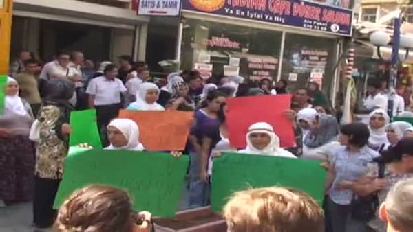 BDP'li kadınlara Türk bayraklı tepki