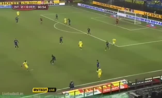 İtalya'da futbolcu kaleye geçti, panter kesildi