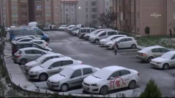 Kar, İstanbul'da yüzünü gösterdi