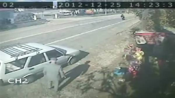 Antalya 2 otomobil kafa kafaya çarpıştı: 4 yaralı