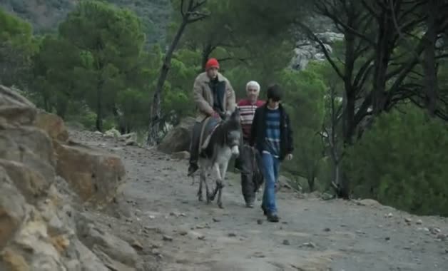 Bu mahalle orta çağı yaşıyor! videosunu izle | Son Dakika Haberleri