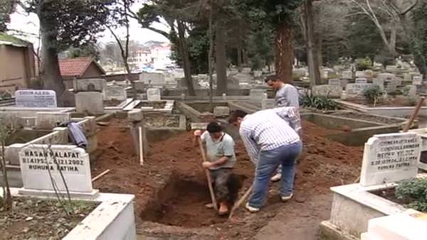 Birand'ın mezarında hummalı çalışma