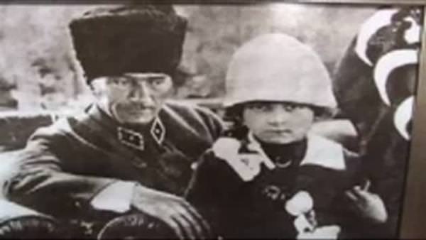 Atatürk'ün yanındaki çocuk,102 yaşında
