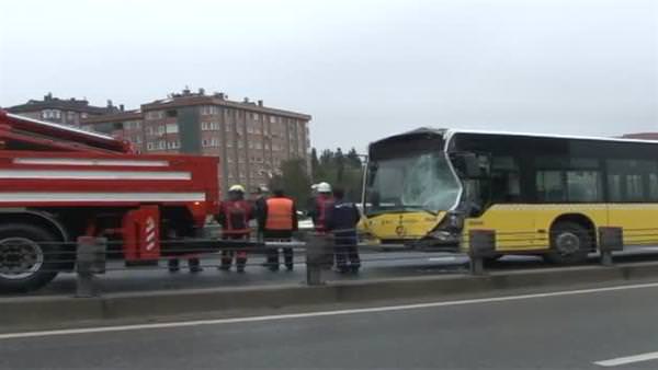 Ümraniye'de metrobüs kazası