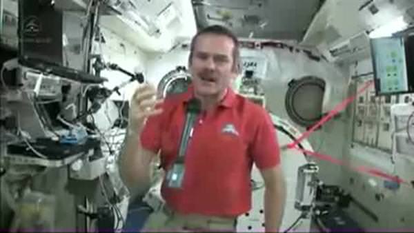 Uzayda dişinizi nasıl fırçalarsınız?