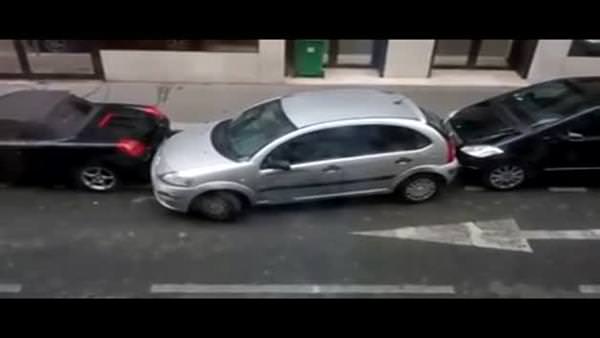 Bir bayan araba park etmek isterse!