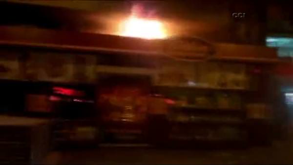 İzmir'in göbeğinde korkutan yangın