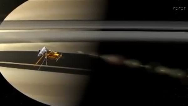Satürn'de nefes kesen dev kasırga