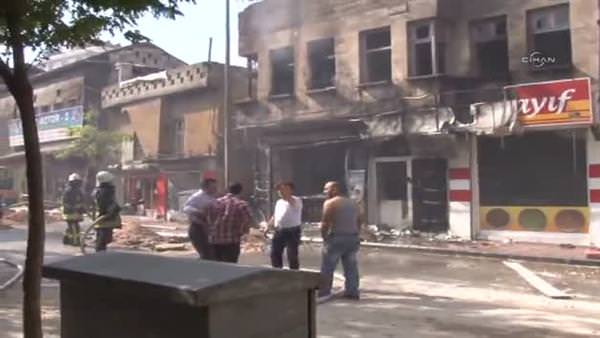 Gaziantep'te doğalgaz borusu patladı, iki katlı bina kül oldu
