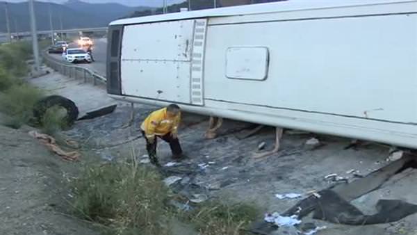 Sakarya'da tur otobüsü devrildi: 41 yaralı