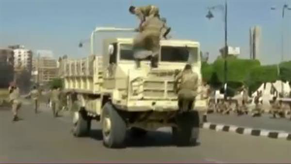 Mısır'da ordu sokağa indi