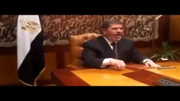 Mursi: Seçilmiş cumhurbaşkanıyım, anayasa hâlâ yürürlüktedir