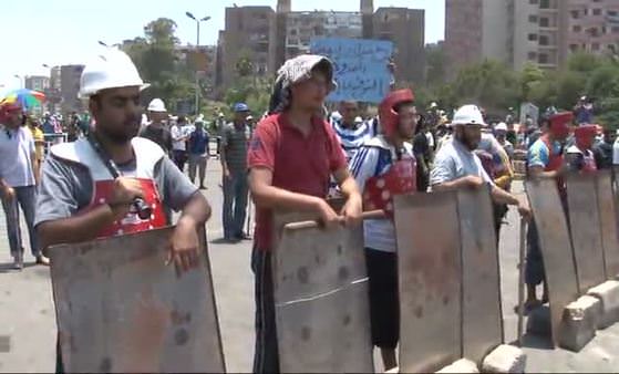 Mursi destekçileri cuma namazı sonrası sokaklara döküldü
