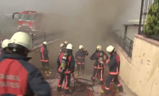 Üsküdar'da korkutan yangın