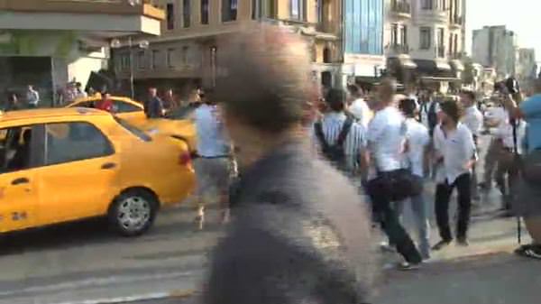 Taksim Meydanı'nda taksiciye linç girişimi