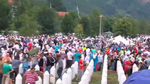 Srebrenitsa kurbanları gözyaşları ve dualarla defnedildi