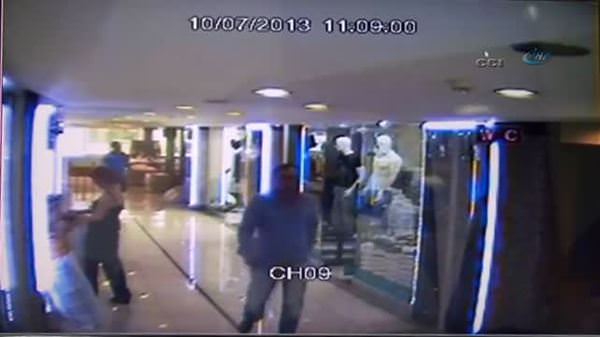 Organize hırsızlık kamerada...  2 dakikada 25 Bin Tl çaldılar