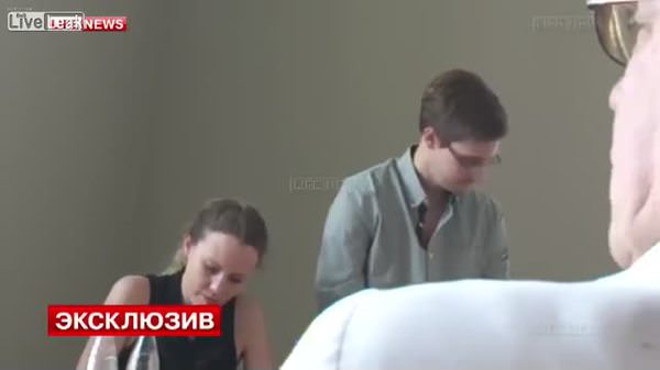 Snowden'in Rusya'daki ilk görüntüsü