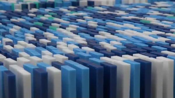 Domino taşı devirmede dünya rekoru