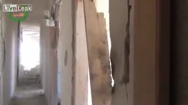 Bomba elinde patladı