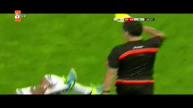 Bruno Alves'e kırmızı kart