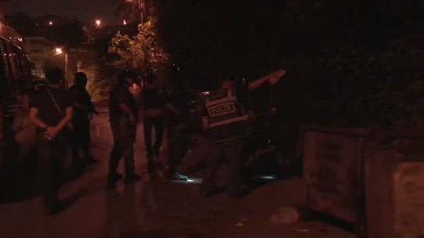 İstanbul polisinden şafak baskını
