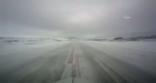 Kuzey Kutbu'nda nefes kesen uçuş