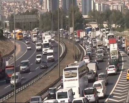 İstanbul güne yoğun trafik ile uyandı