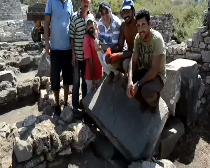 2300 yıllık kadın heykeli bulundu