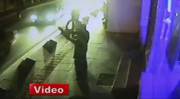 Beyoğlu’ndaki binanın çökme anında yaşanan panik kamerada
