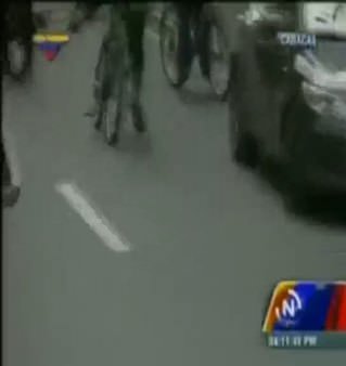 Venezuela Devlet Başkanı bisikletten düştü