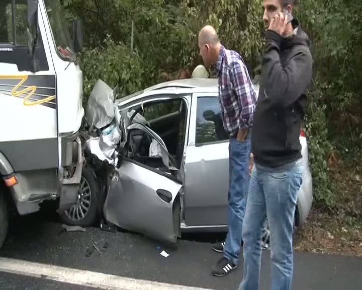 Ünlü oyuncu Esra Ronabar kaza geçirdi