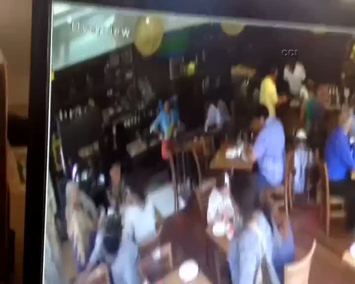 Küçük hırsız cep telefonunu böyle çaldı!